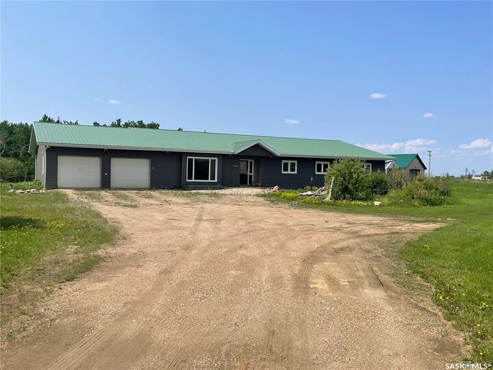 999 Melfort Street W — photo 1