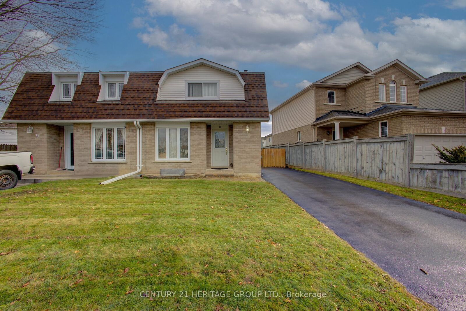 Property Photo:  11 Knight Street  ON L9R 1C1 