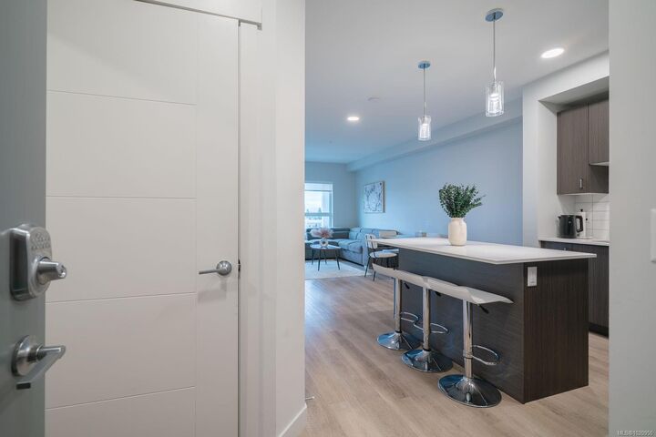 Property Photo: 140 Jensen Ave W #209 BC V9P 0H7