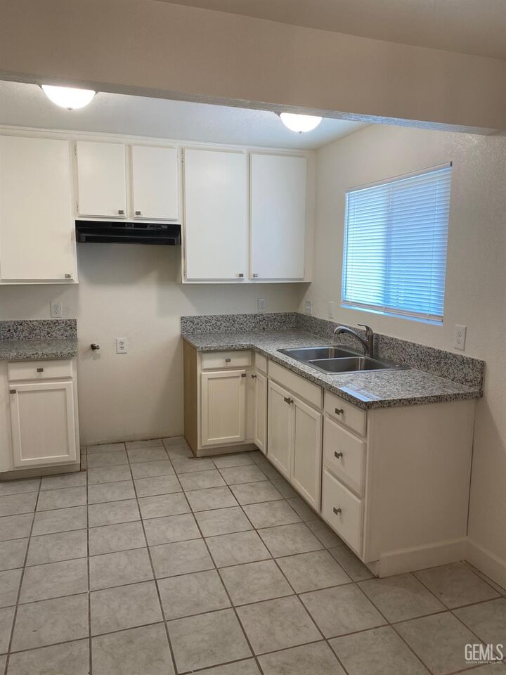 Property Photo: 5900 Almendra Avenue C CA 93309