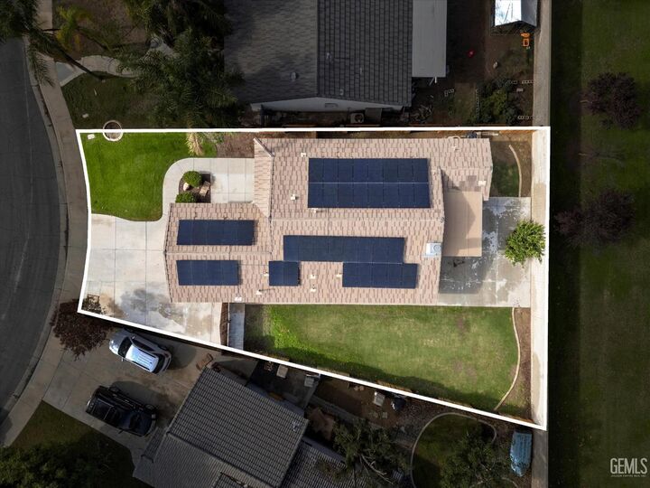 Property Photo:  5804 Potenza Lane  CA 93308 