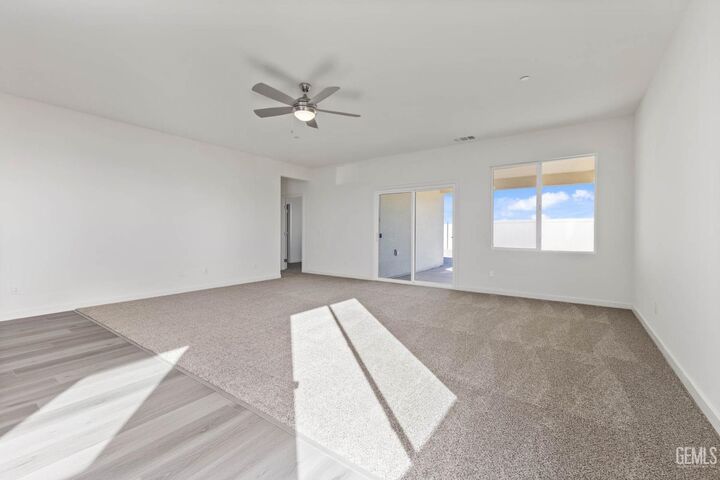 Property Photo: 7913 Blueberry Avenue CA 93313