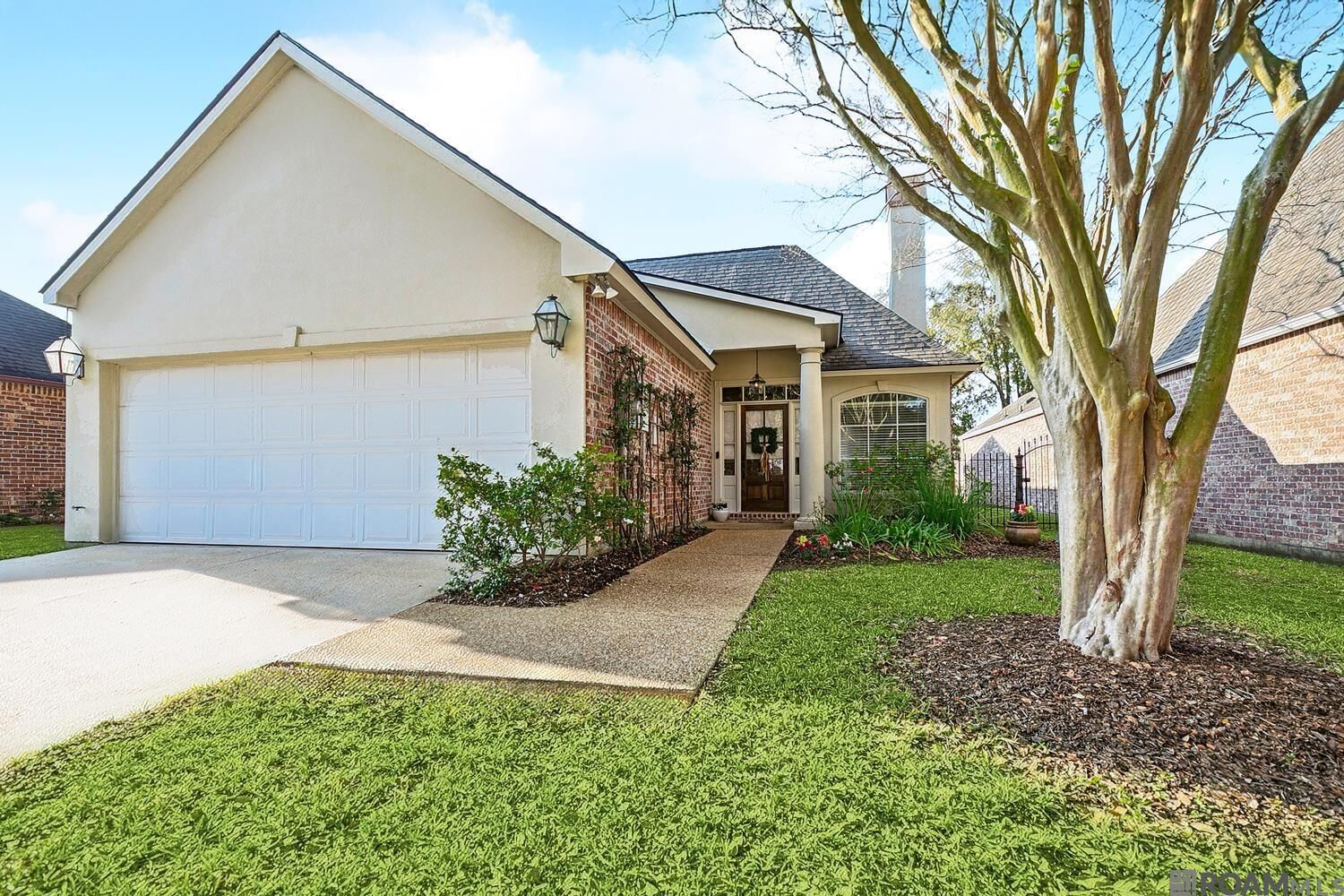 Property Photo:  5018 Summa Ct  LA 70809 