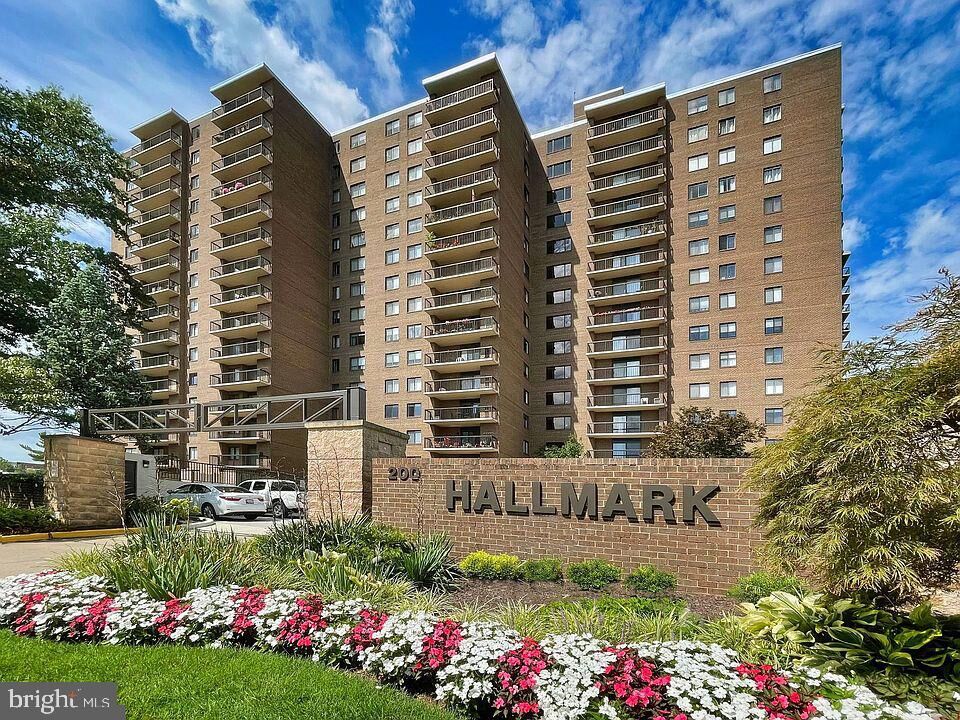 Property Photo:  200 N Pickett Street 411  VA 22304 