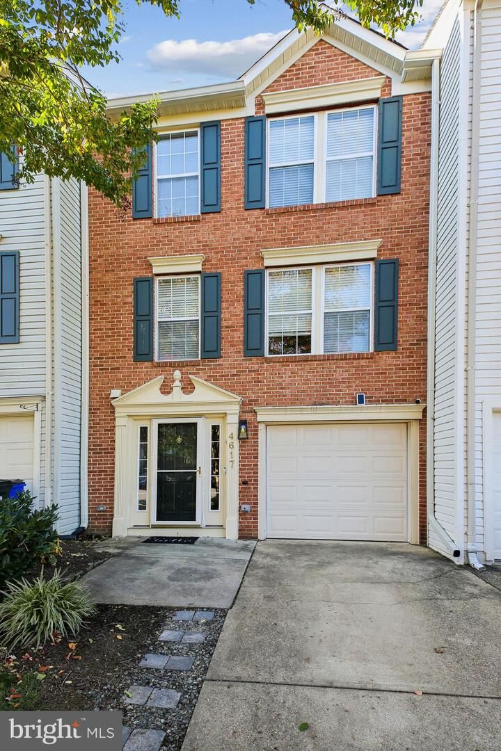 Property Photo:  4617 Weston Place  MD 20832 