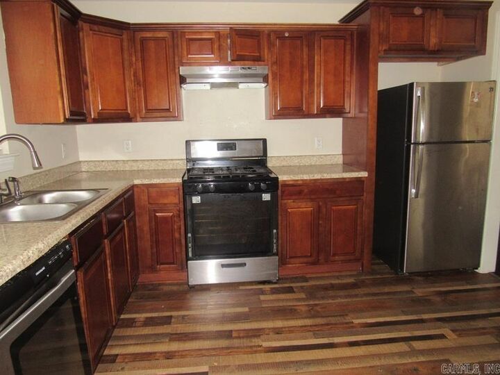 Property Photo: 1805 Princeton Dr AR 72204