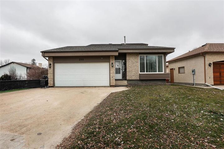 288 Alex Taylor Drive  Winnipeg MB R2C 4P6 photo