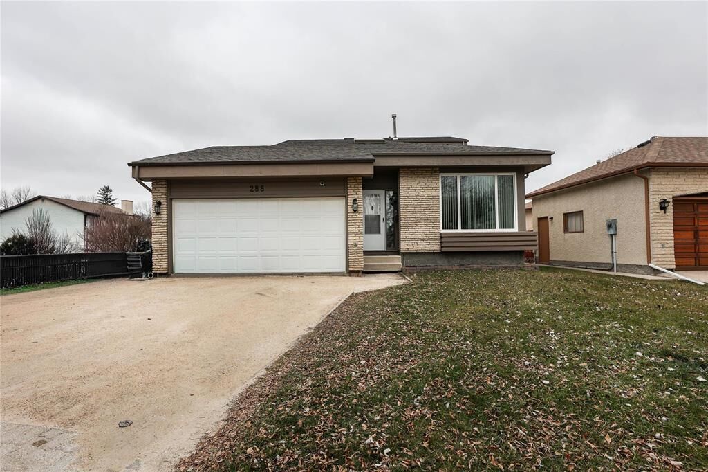 Property Photo: 288 Alex Taylor Drive MB R2C 4P6