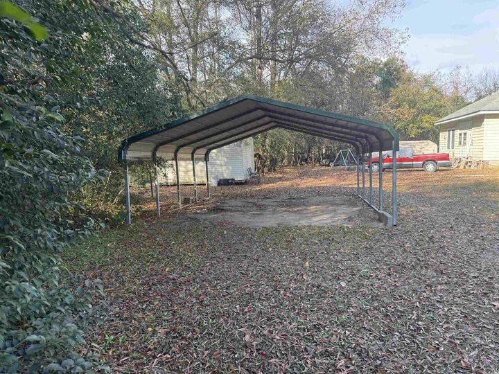 Property Photo:  602 S Leesburg St  SC 29550 