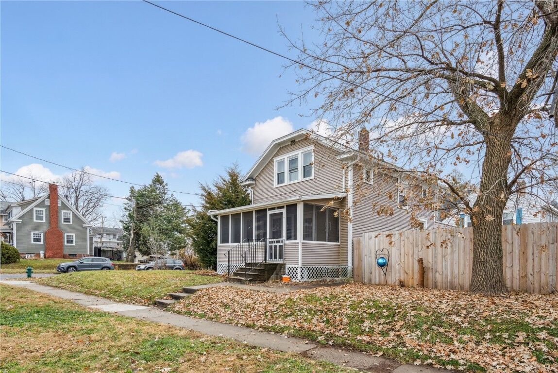 Property Photo: 203 NE 27th Street IA 52402
