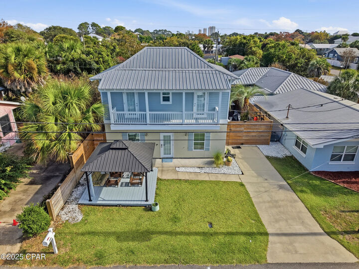 Property Photo: 208 Malaga Place FL 32413