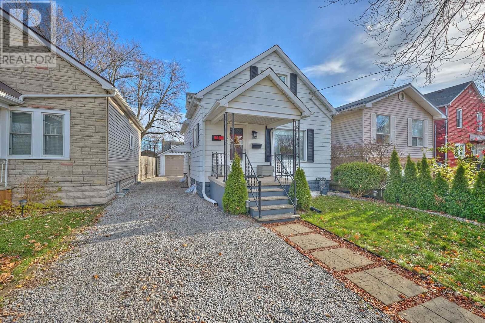 Photo de la propriété:  38 Wallace Avenue South  ON L3B 1R5 