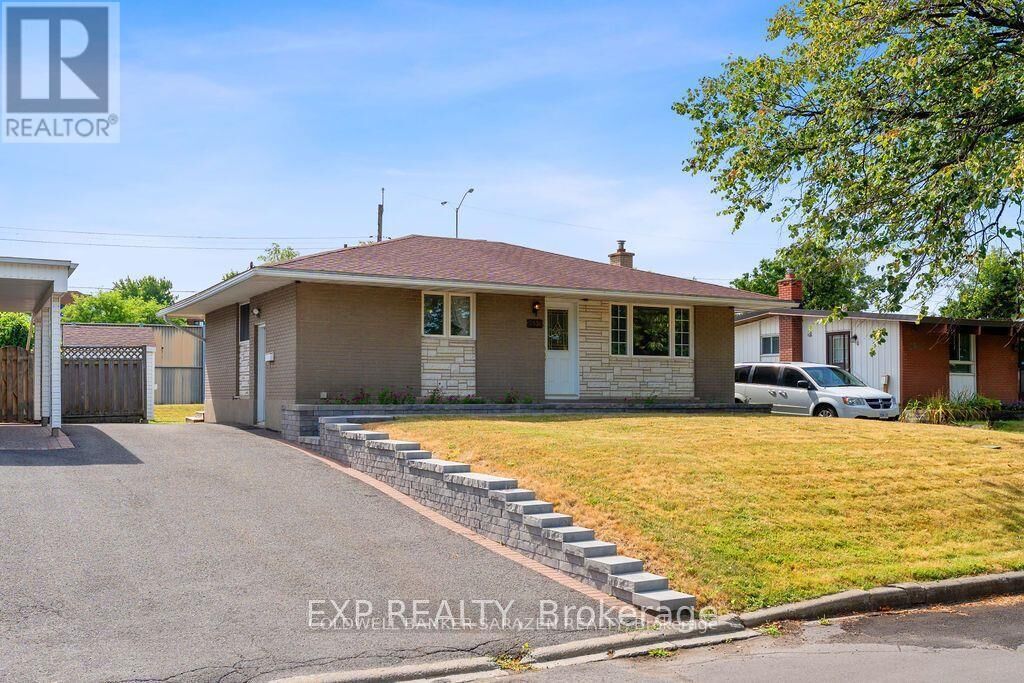 Property Photo: 2536 Roman Avenue ON K2B 7X9