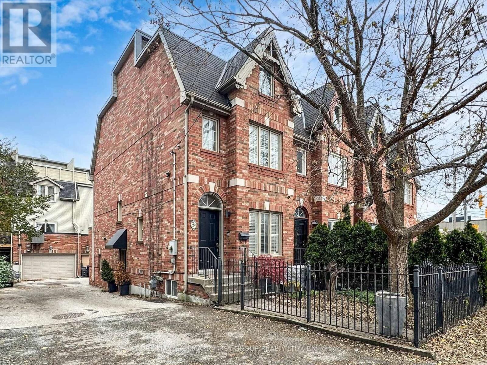 Property Photo:  9D Woodfield Road  ON M4L 2W4 