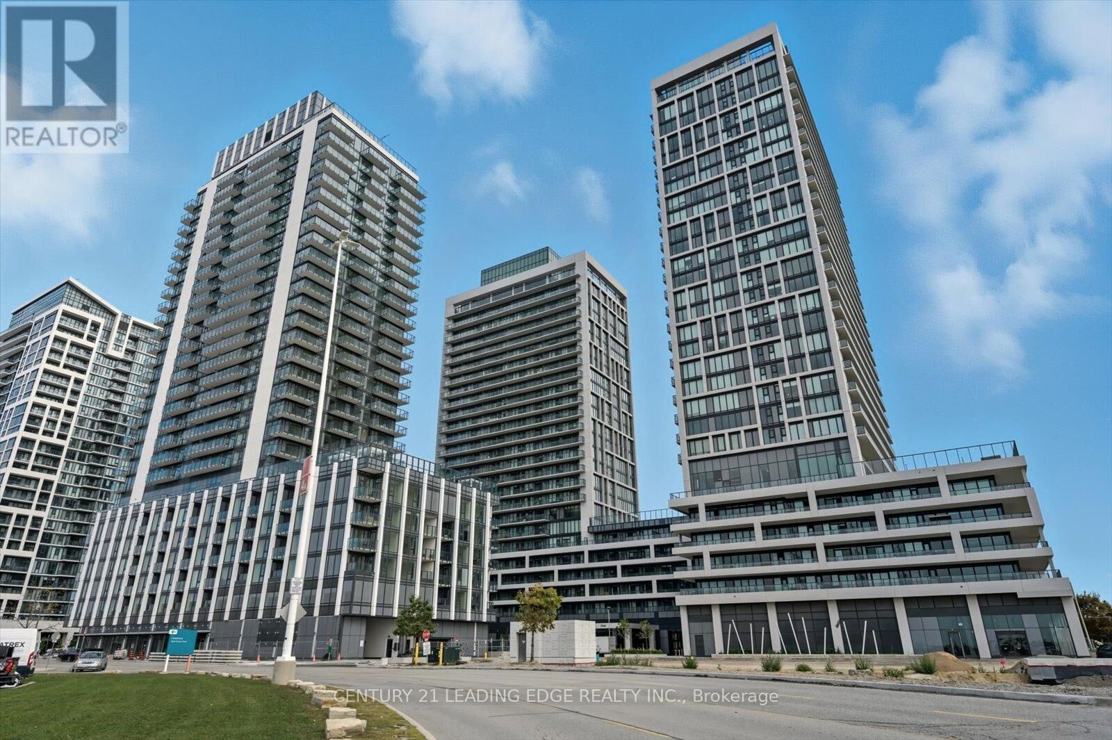 Property Photo: 8960 Jane Street 2015 ON L4K 0N9