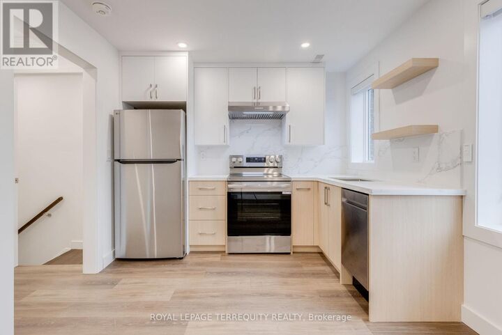 Property Photo:  94 Earlscourt Avenue 2  ON M6E 4A9 