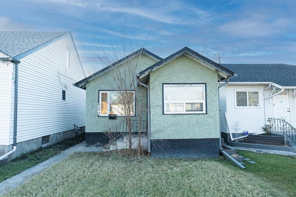 Property Photo:  930 Minto Street  MB R3G 2R8 