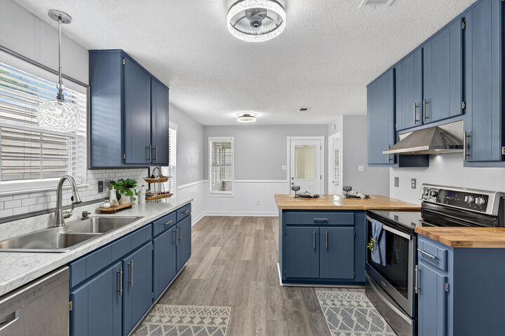 Property Photo:  487 Cascabellas Street  FL 32569 