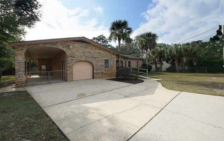 Property Photo: 310 NE Stacy Circle FL 32548