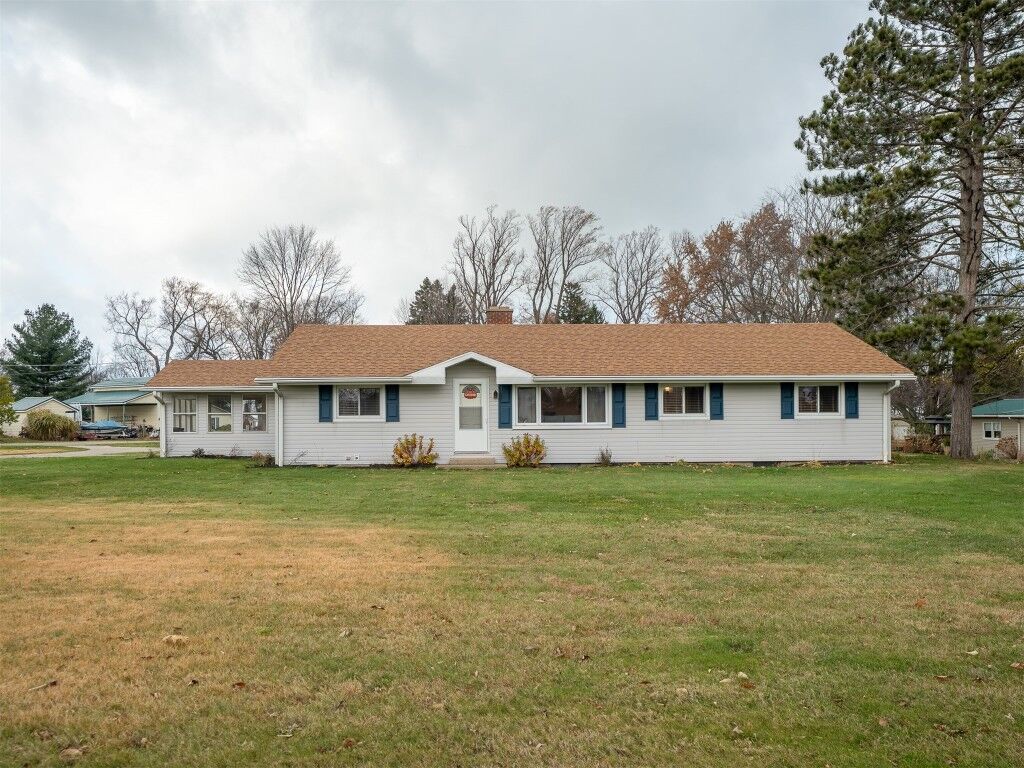 Property Photo: 11410 E Lake Road PA 16428