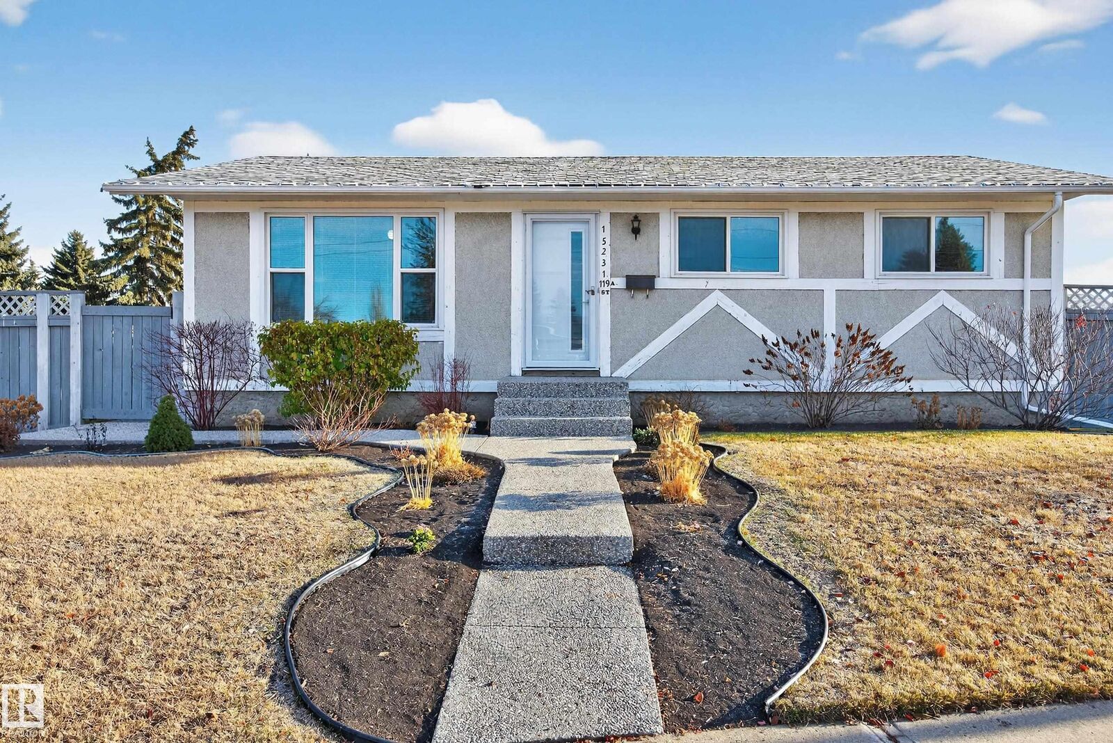 Photo de la propriété:  15231 119A Street NW  AB T5X 1K9 