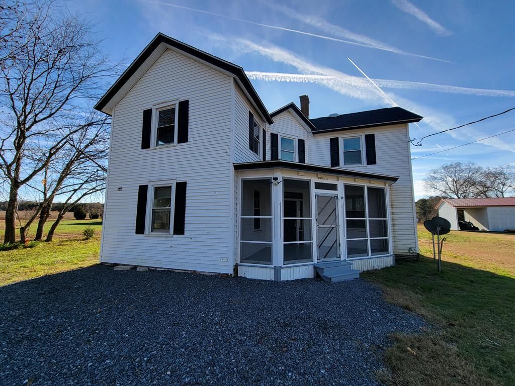 Property Photo: 14212 Shields Bridge Rd VA 23306
