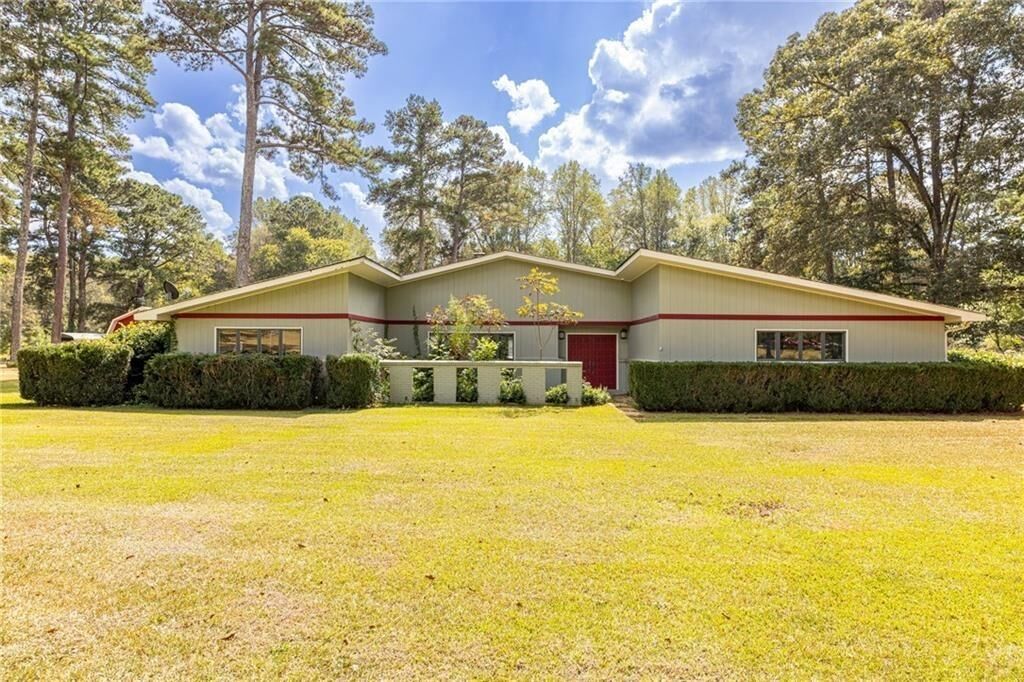 Property Photo: 225 Banks Road GA 30214