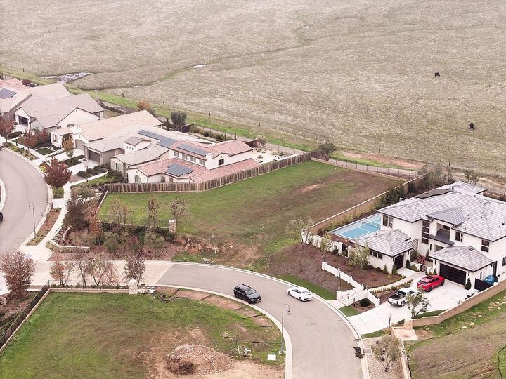 Property Photo:  879 Terrace Place  CA 93636 