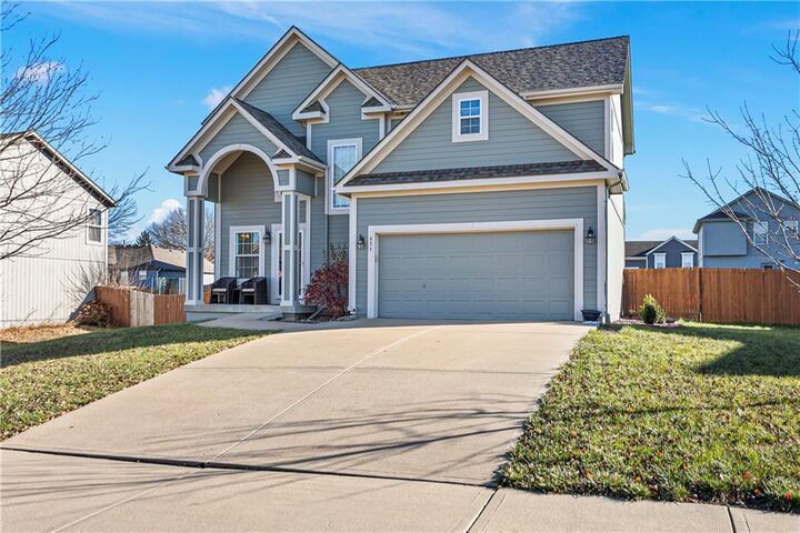 Property Photo:  635 S Pine Street  KS 66030 