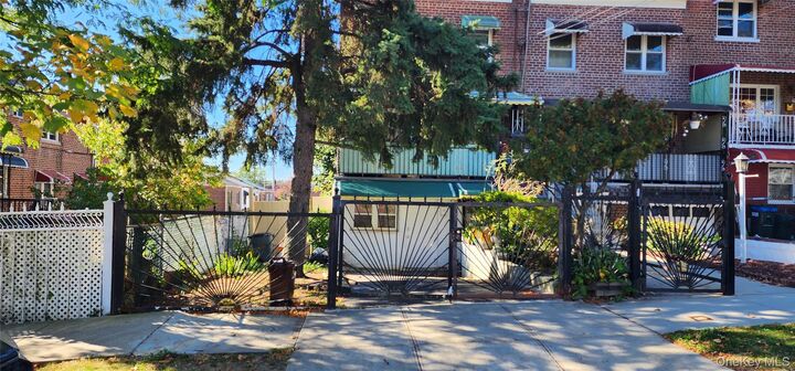 954 E 212th Street  Bronx NY 10469 photo