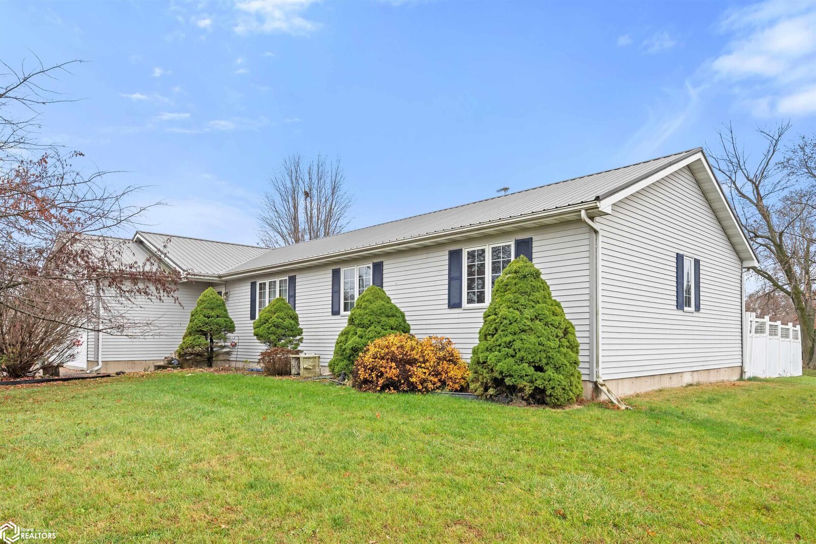 Property Photo:  407 W Oak Street  IA 52623 