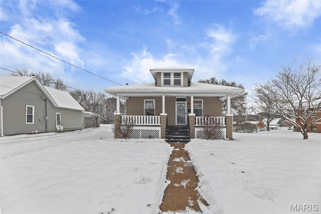 Property Photo:  720 Henry Street  IL 62234 