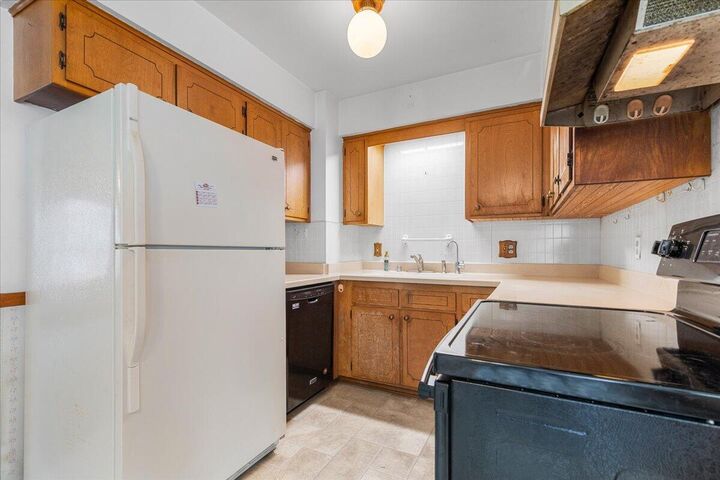 Property Photo: 900 Villa Park Dr WI 53090