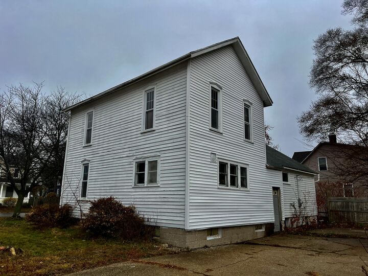 Property Photo: 1200 Washington Avenue MI 49417