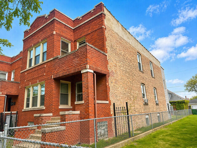Property Photo:  