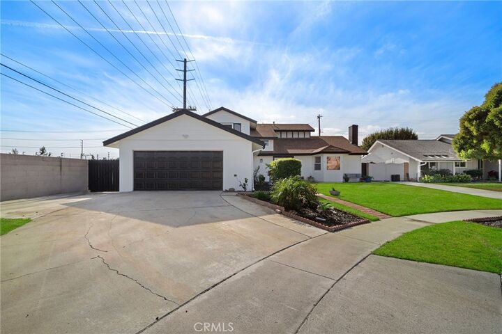 Property Photo:  10484 Teal Circle  CA 92708 