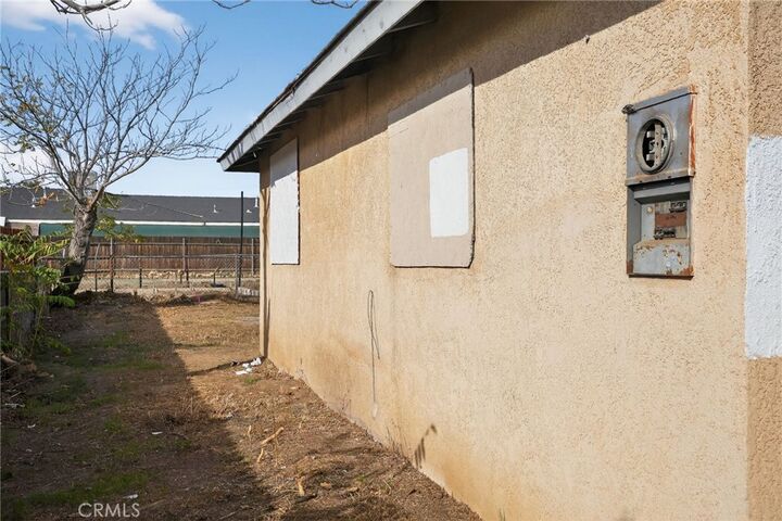 Property Photo:  420 Robinson  CA 93305 