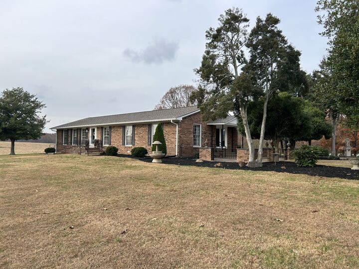 Property Photo:  104 Glendale Rd  TN 38469 