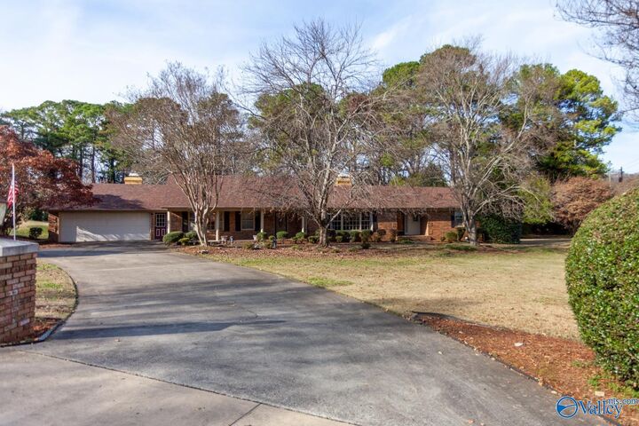 Property Photo: 4104 Huntington Road AL 35802
