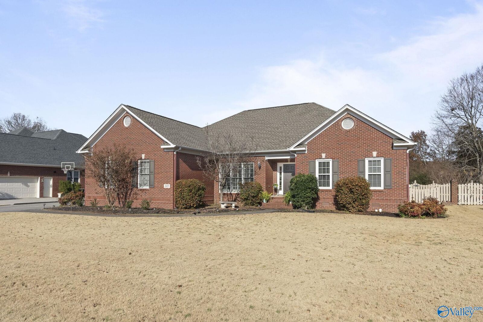 Property Photo: 2429 Audubon Lane SE AL 35763