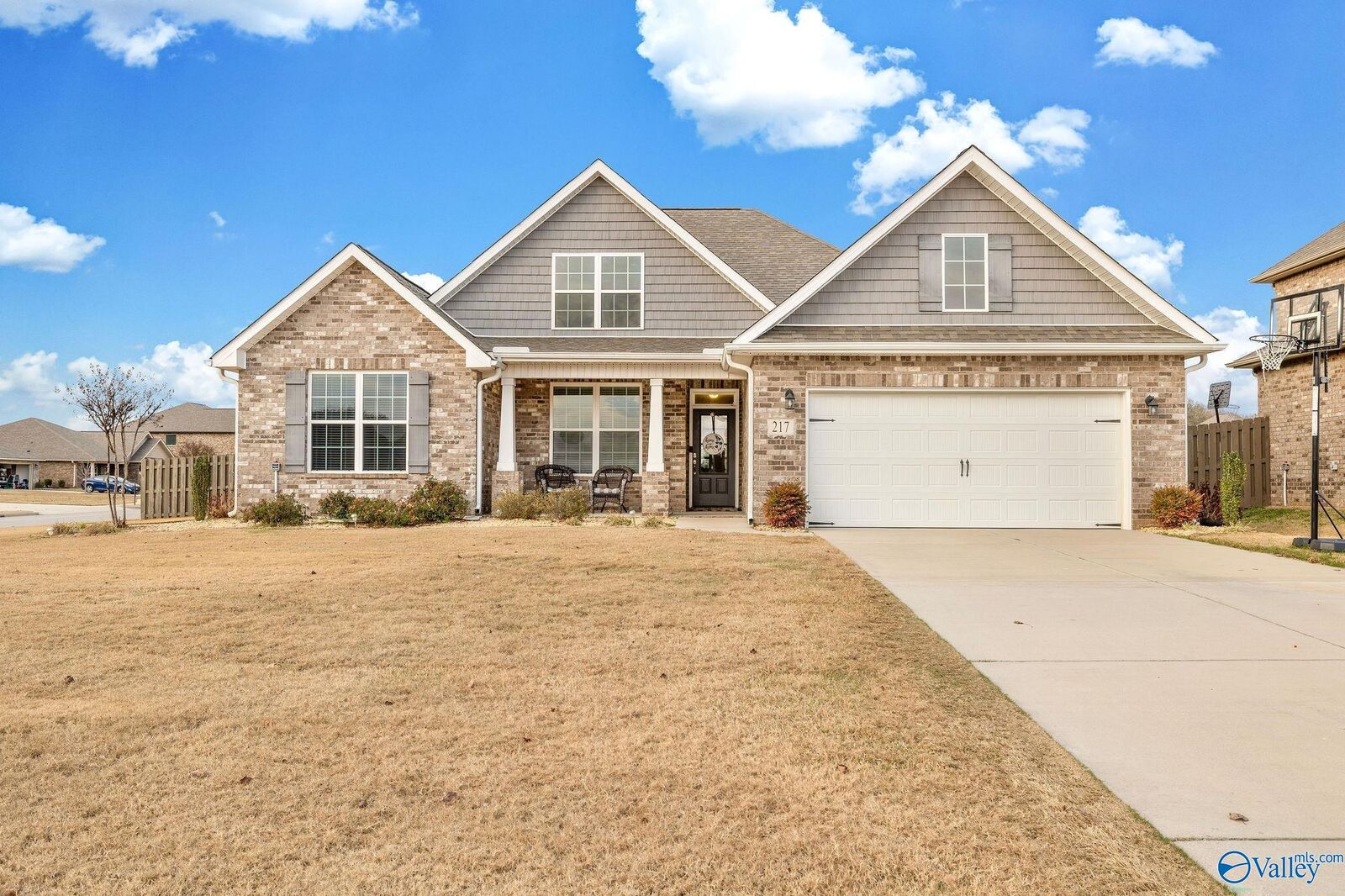 Property Photo:  217 Willow Bank Circle  AL 35603 