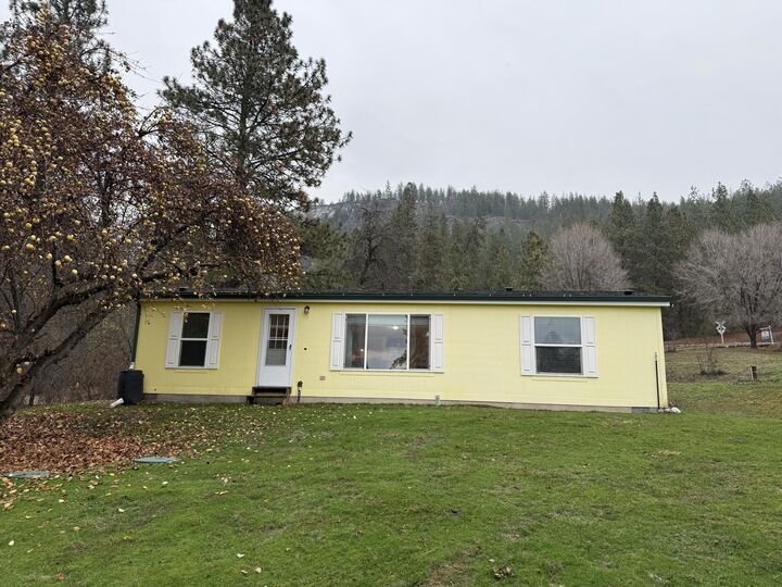 Property Photo:  1888 Orchard Dr N  WA 99126 