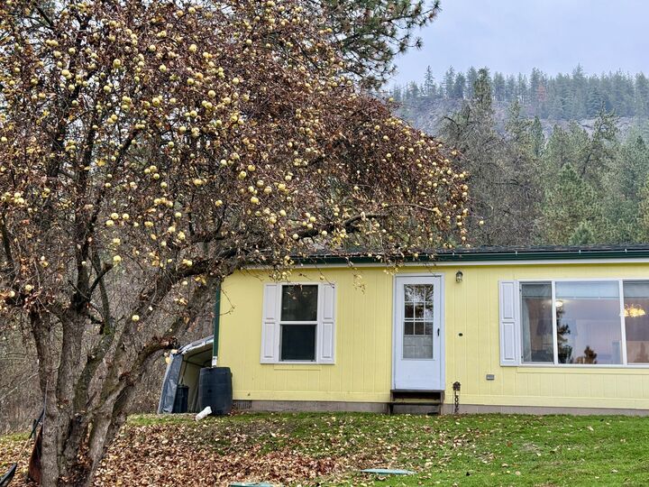 Property Photo: 1888 Orchard Dr N WA 99126