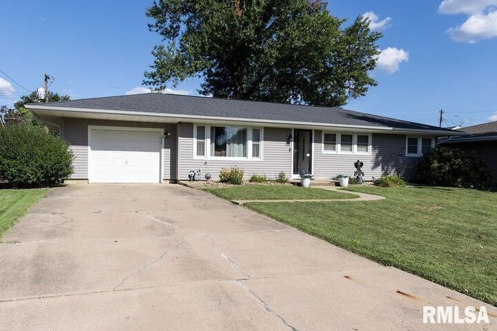 1035 Lawrence Drive  Canton IL 61520 photo