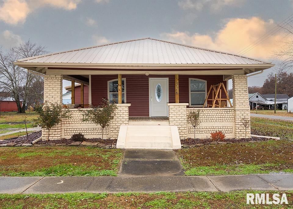 Property Photo: 326 N Main Street IL 62899