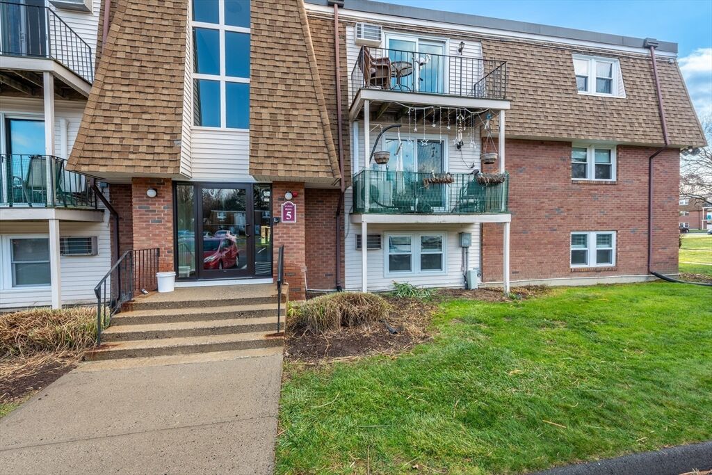 Property Photo:  80 Damon Rd 5104  MA 01060 