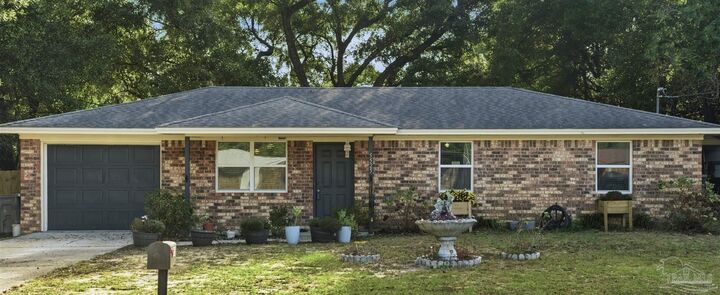 Property Photo:  5525 Woodcrest Dr  FL 32583 