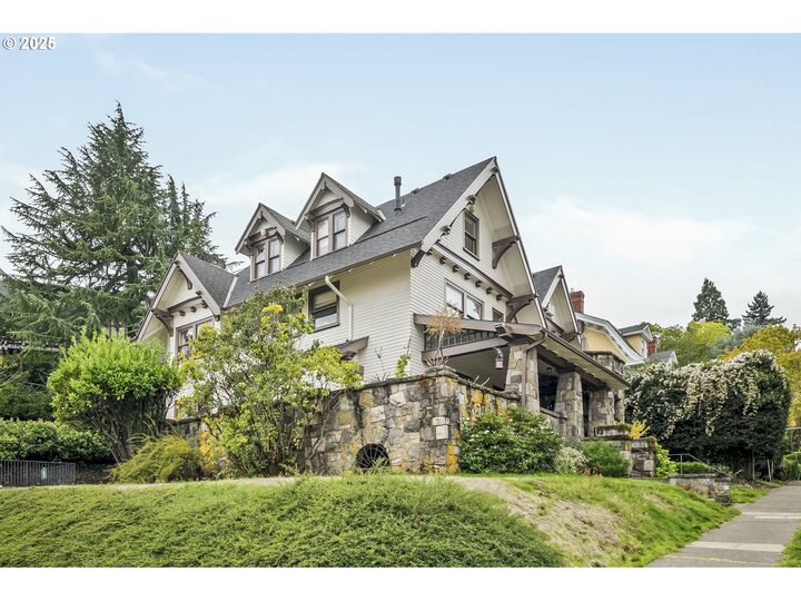 Property Photo:  2566 NW Lovejoy St 6  OR 97210 