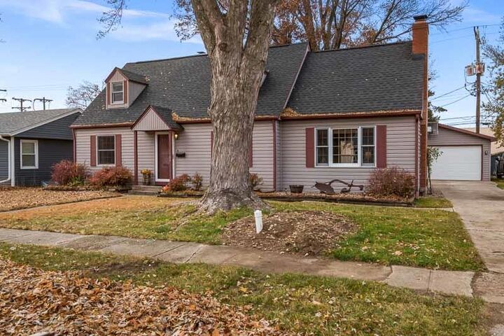 Property Photo: 6408 N 1st Street IL 61111