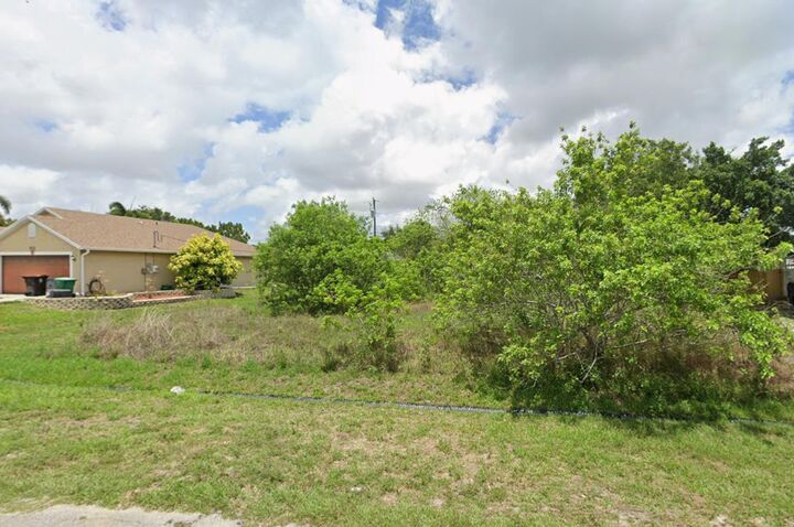 Property Photo: 517 SW Kaabe Avenue FL 34953
